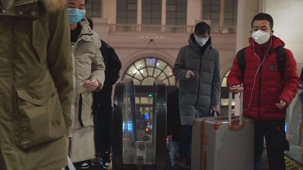 Aunque se ha hablado mucho de las mascarillas, los expertos recomiendan no utilizarlas sino está enfermo.
<br>