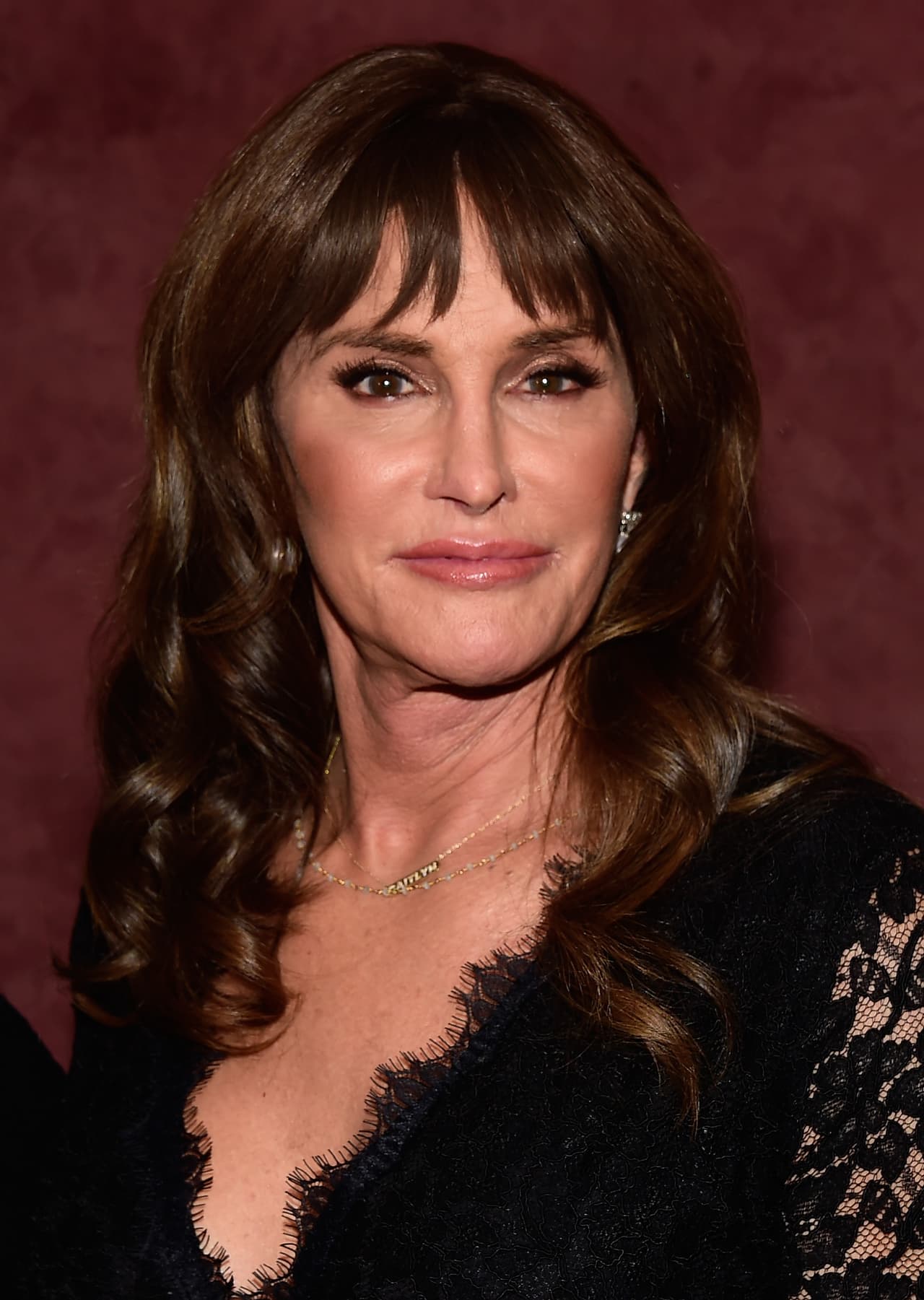 El portal E! mencionó que en noviembre de 2017 Caitlyn indicó que su comunicación con las Kardashians había cesado por completo y además, para ella fue "devastador" ver cómo la habían "golpeado tan fuerte" tras el lanzamiento de su libro.