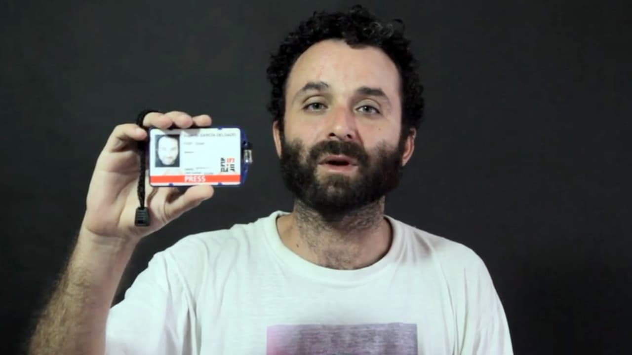 Eugenio García Delgado, reportero independiente español, denunció que un grupo de funcionarios de la Guardia Nacional, luego de golpearlo, le robó dos teléfonos móviles, dos cámaras digitales y más de 300 dólares en efectivo. "Ha sido un saqueo", dijo 
<b><a href="luego de golpearlo">Delgado en un video donde hizo pública la denuncia. </a></b>