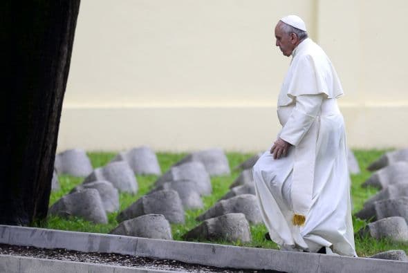 Allí permanecen sepultados 14,550 soldados del Eje Central, de ellos solo 2,550 identificados.