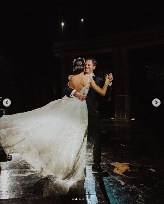 "
<b>Esa información no es correcta</b>, es falsa. Y váyase a saber con qué fin se hizo toda esa información. Fue una boda de gente muy cercana, prácticamente de amigos", alegó.
<br>