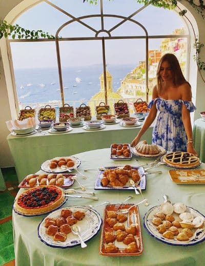 Aunque entre tanta comida y bellos paisajes no tendría que estar pendiente a lo que comentan sus más de 16 millones de seguidores, Sofía Vergara le echó un ojo a su perfil y encontró un mensaje que no quiso pasar por alto.