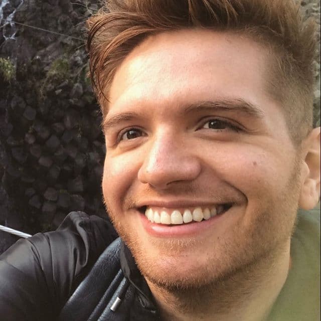 En 2014 ganó el galardón de Premio Lo Nuestro a Cantante Revelación del Año dentro del género regional mexicano.