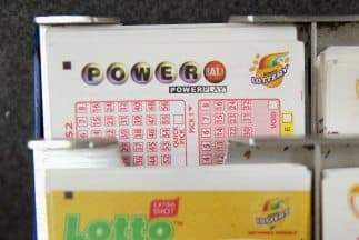 Hombre ganó casi 260 millones en la lotería