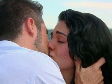 Esos besos tan apasionados son memorables.