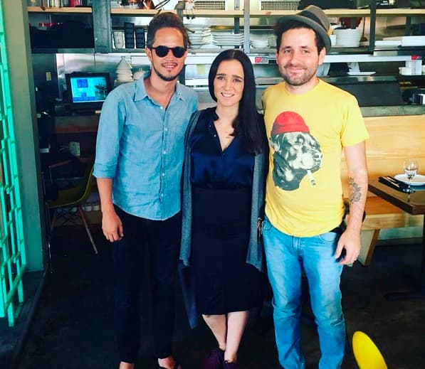 La cantautora, oriunda de Tijuana, México, tampoco se olvidó de saludar a los amigos.