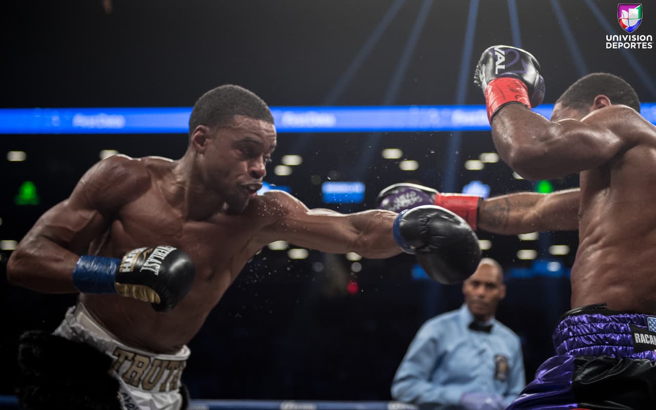 Errol Spence Jr. venció sin dificultades a Lamont Peterson y se mantiene invicto como campeón de peso welter del FIB. La diferencia fue mucha entre ambos pugilistas, incluso en el quinto asalto Peterson cayó a la lona, pero fue hasta el octavo round su entrenador ya no lo dejó salir a combatir.