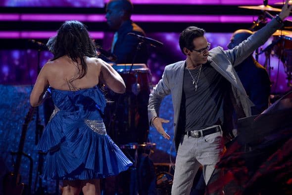 La cantante dejó a un lado ese vestidote para poder ponerse a bailar salsa.