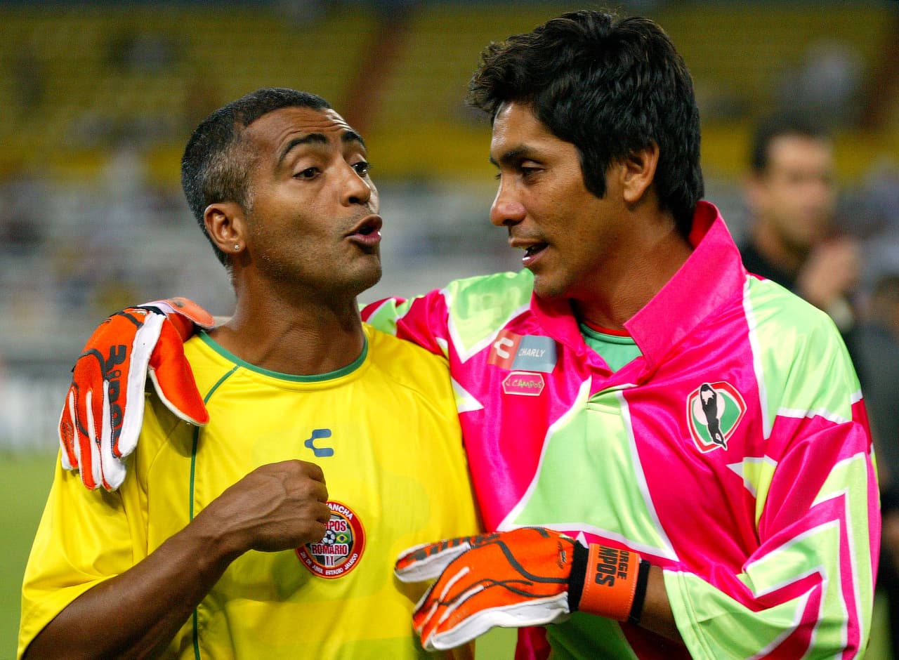 Su retiro fue tan espectacular como su carrera y, en un duelo de 'cracks', se hizo un partido junto al brasileño Romario.