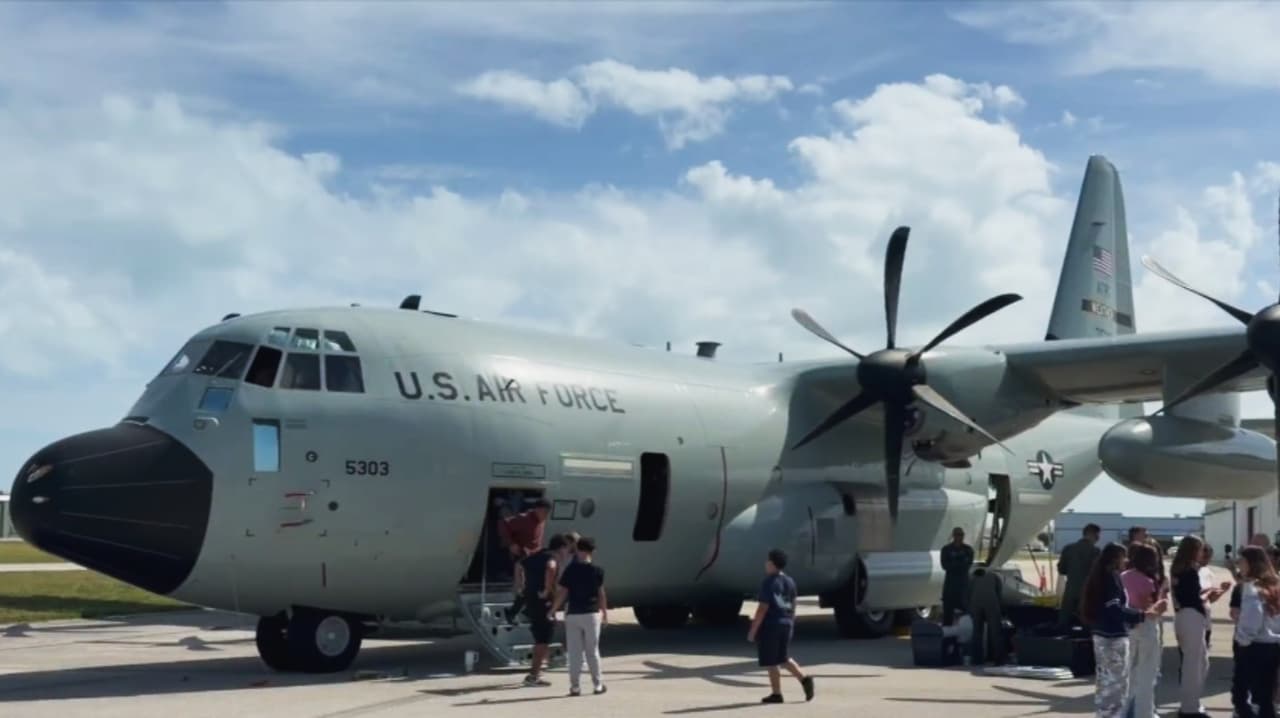 A bordo del avión cazahuracanes para salvar vidas