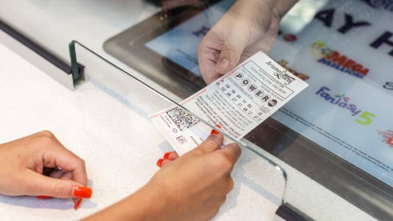 De acuerdo con funcionarios de la lotería de Arizona, el ganador acertó 4 de los 5 números y el número de Powerball.