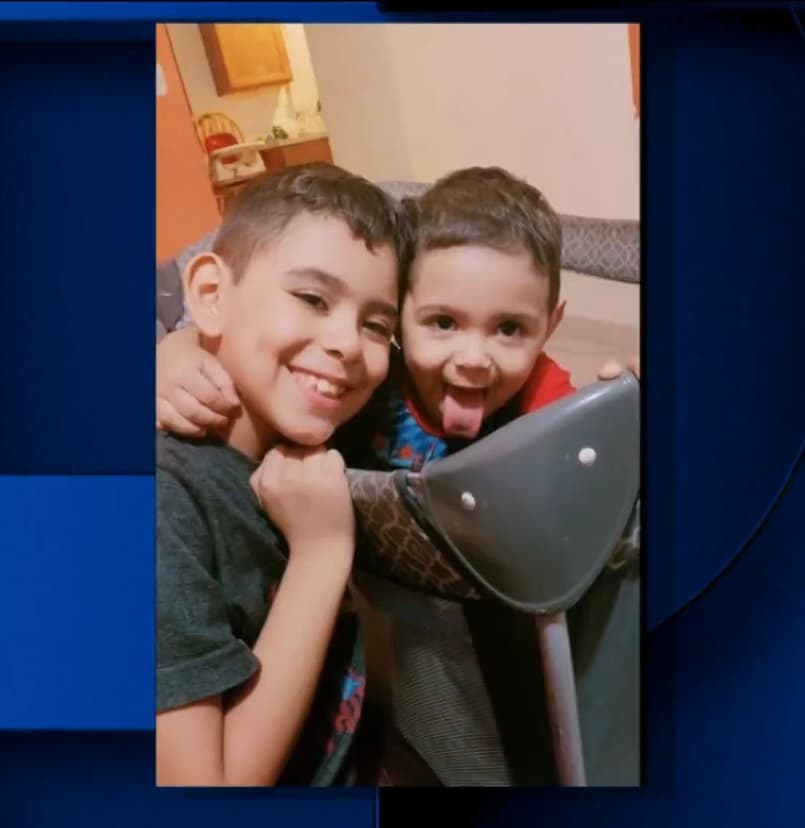 Así, Gabriel
<b>aporta 7 dólares con cada trabajo que realiza </b>y espera que, en dos semanas, él y su familia puedan juntar todo el monto necesario para las cirugías. “Yo lo quiero mucho”, insiste Gabriel.
<br>