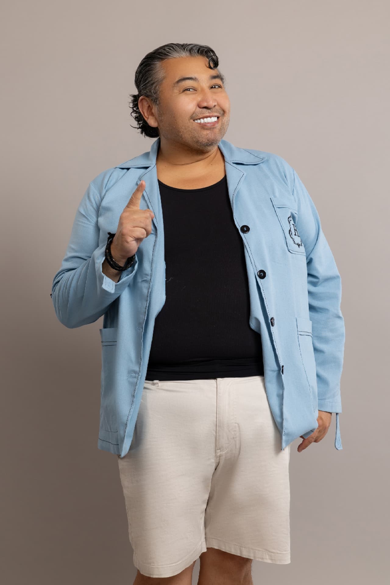 Tello se describe como una persona buena, comprometida, perseverante, sentimental, explosiva y que no siempre expresa sus sentimientos. Mientras que algunos le dicen que es necio y terco, a 'El Coreano' le molesta la necedad mal encausada, tener que repetir mucho las indicaciones y que las personas digan "no puedo".