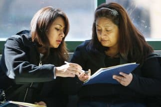 Cónyuges e hijos indocumentados menores de edad de residentes legales permanentes que viven en Estados Ujnidos, podrán lñegalizar sus permanencias por medio del Perdón 601-A en breve.