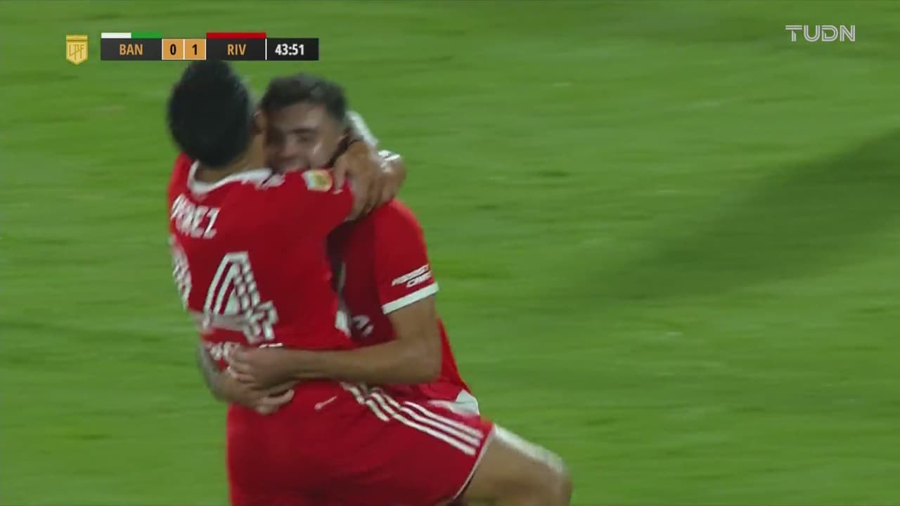 ¡Doblete! Santiago Simón marca el 0-2 con suerte de rebotes