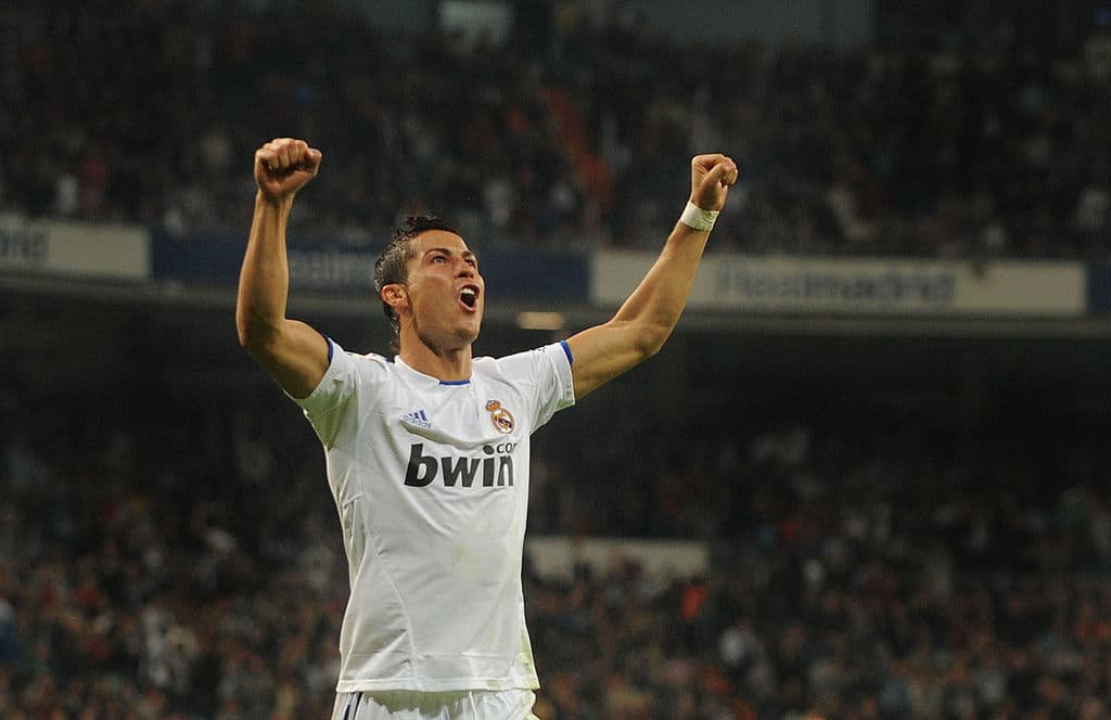 Primer póker (23/10/2010)
<br>- Edad: 24 años y 8 meses.
<br>- Real Madrid 6-1 Racing
<br>- Tiempo que le llevó marcar los goles: 41 minutos (15’, 26’, 47’, 55’)
<br>- Liga española jornada 8.