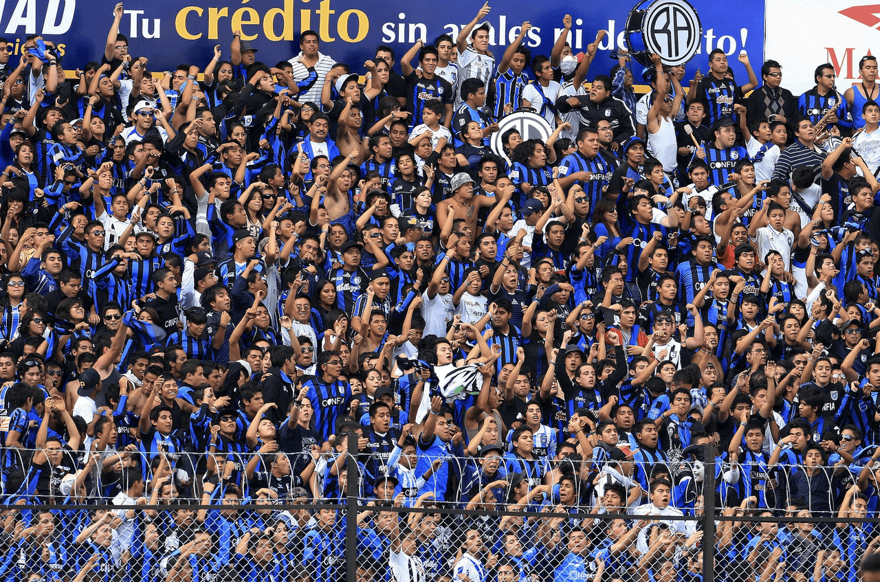 Han sufrido descensos o cambios de franquicias, pero jamás se bajan del barco.