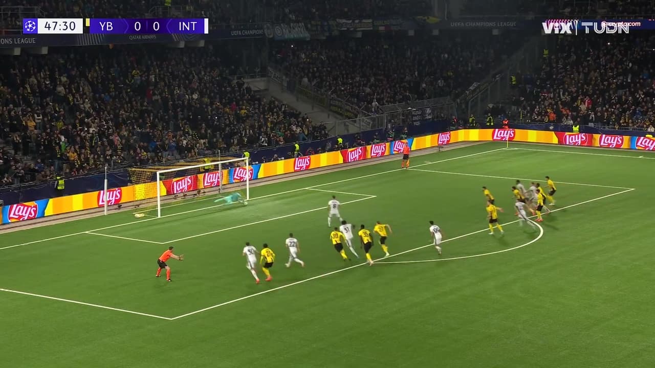 ¡Penal atajado! Marko Arnautovic falla desde los once pasos