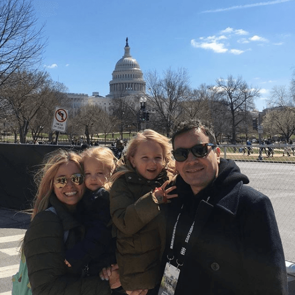 <b>Jimmy Fallon</b>: no se quedó atrás y también apoyó en persona, a los estudiantes que organizaron un movimiento social que conmovió a Estados Unidos.
<br>
<br>