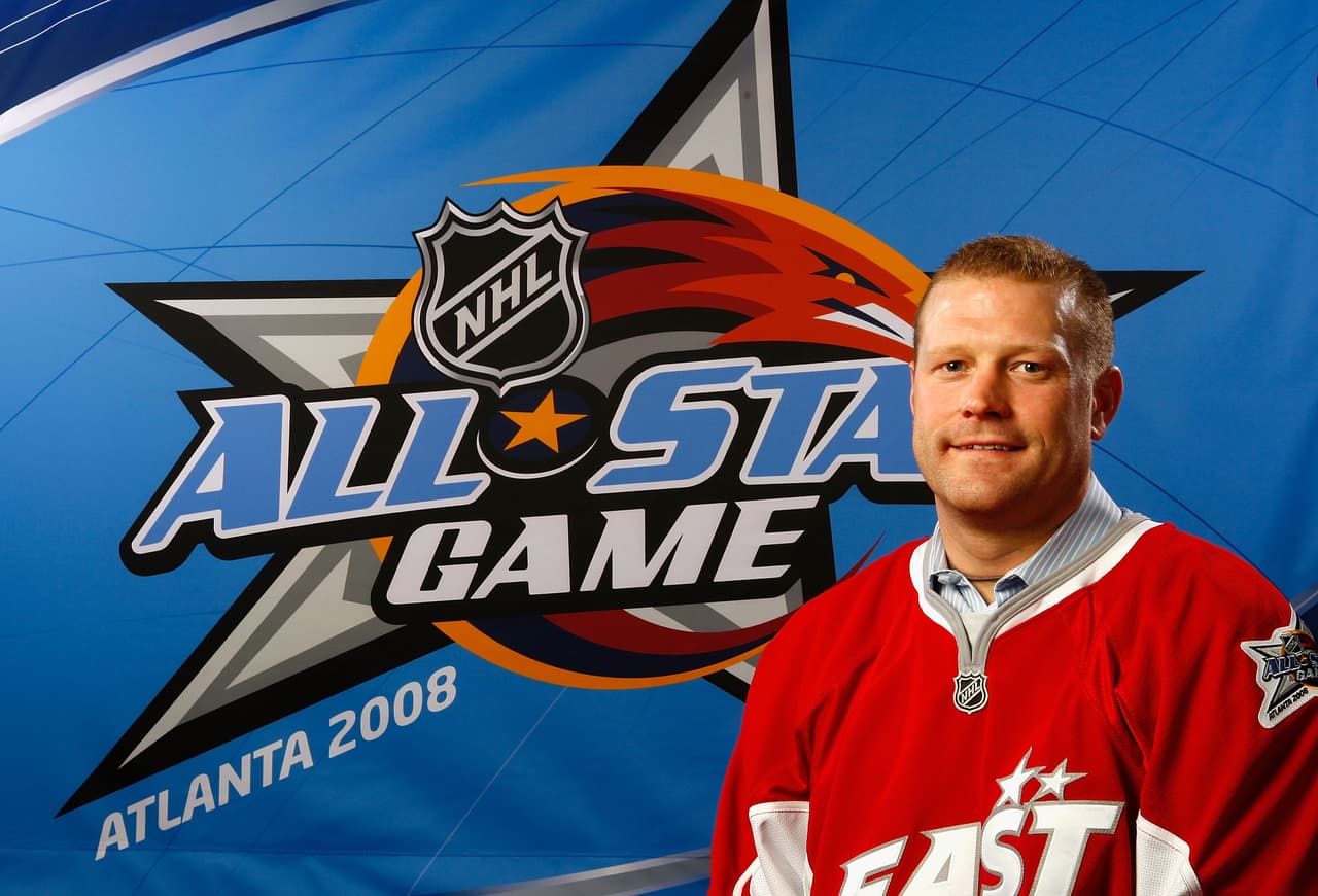 <b>Tim Thomas, jugador de los Bruins de Boston.</b> La estrella de Hockey se negó a ir a la Casa Blanca de Obama después de que su equipo ganó las finales de la Copa Stanley 2011. "Creo que el gobierno federal se ha salido de control", dijo Thomas en un comunicado. “Hoy ejercí mi derecho como ciudadano libre y no visité la Casa Blanca. No se trató de la política o el partido, ya que, en mi opinión, ambas partes son responsables de la situación en la que estamos como país”, explicó.