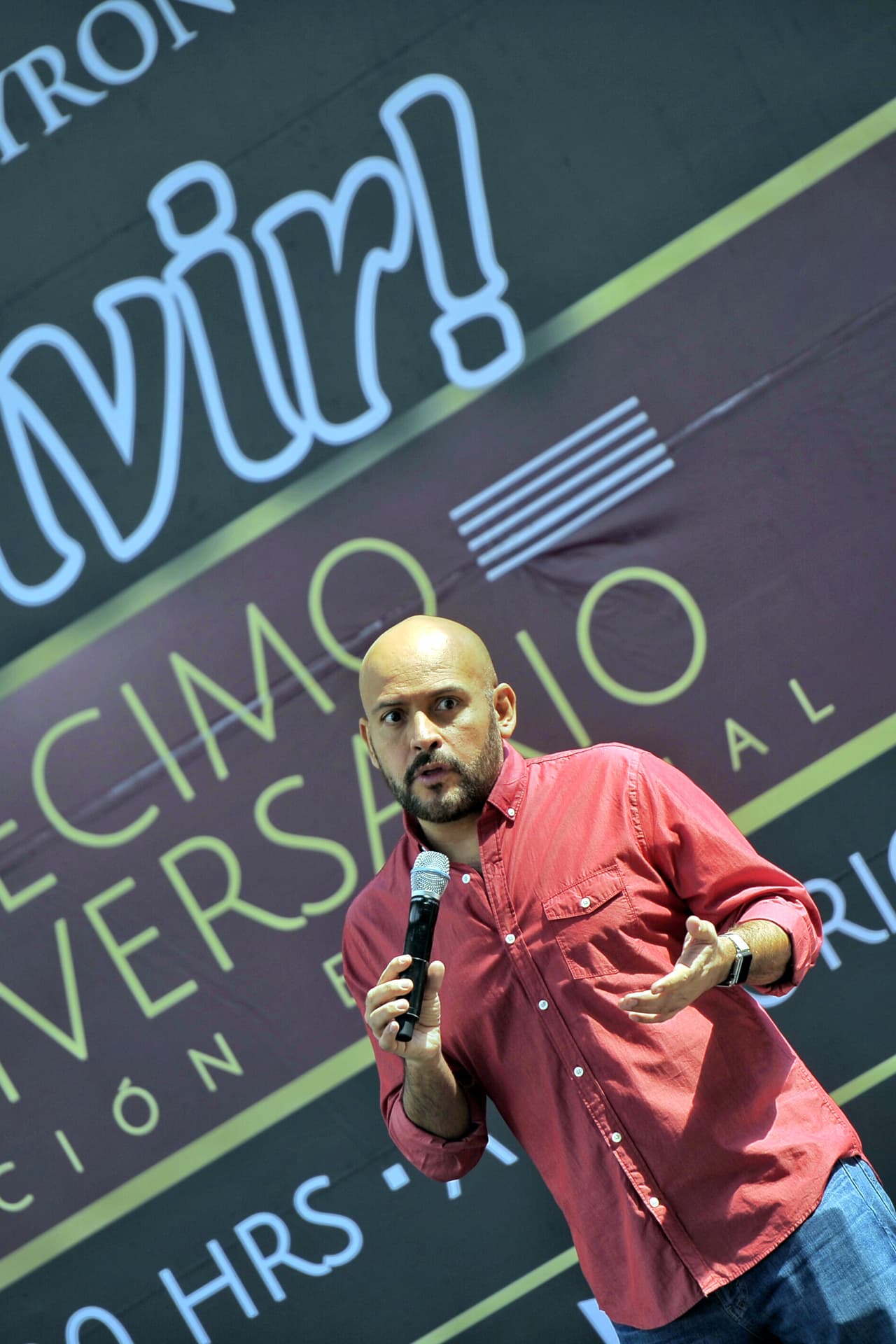 El también actor informó que dentro de sus próximos proyectos está la retransmisión por internet de su obra 'Veintidós veintidós' y la producción de su show por YouTube 'Mientras me quede voz'.