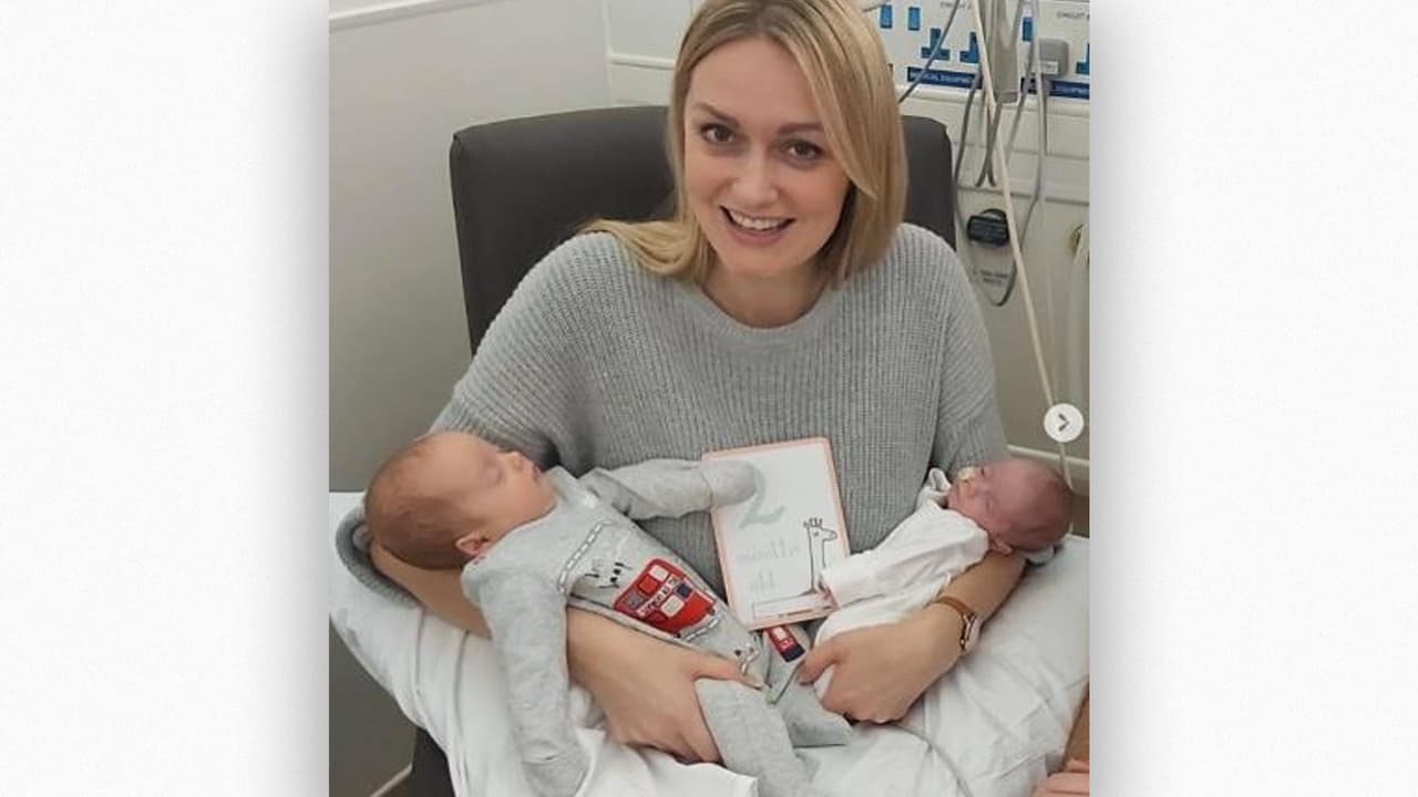 La mujer que se embarazó dos veces con semanas de diferencia y dio a luz a 'supergemelos'