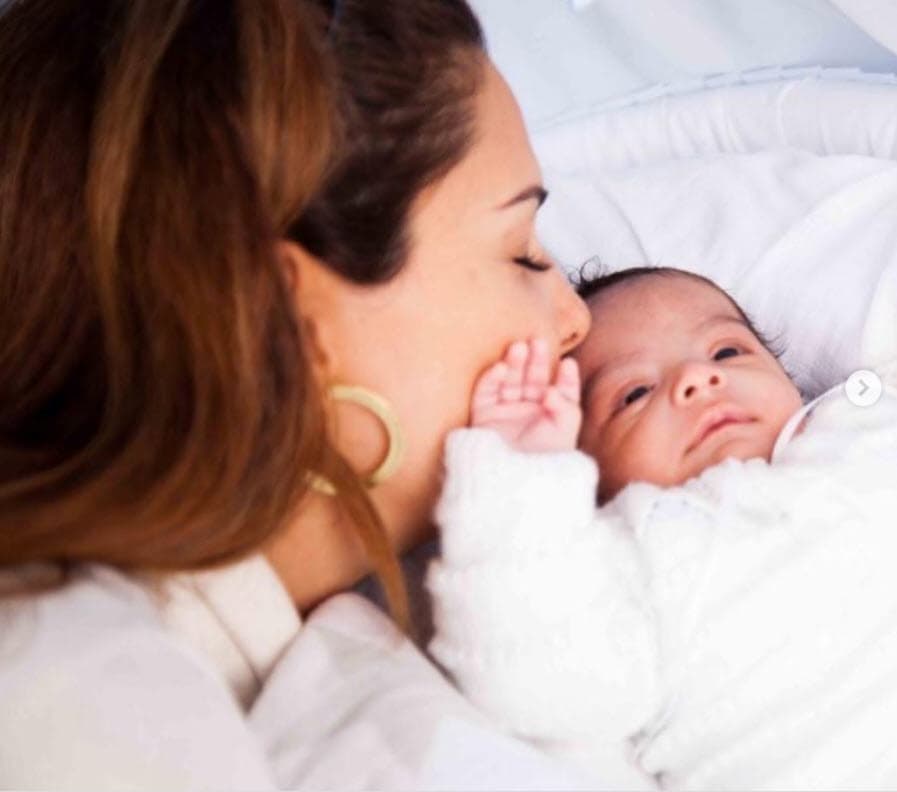 En el documento se habla de una "
<b>conducta conflictiva e inestable (de Ninel Conde) </b>como una constante en las relaciones de pareja de la parte demandada, lo que se puede traducir en una inhabilitación o falta de aptitudes para detentar la guardia y custodia de nuestro menor hijo". Se menciona que es habitual que se "victimice" tras terminar con sus parejas.
<br>