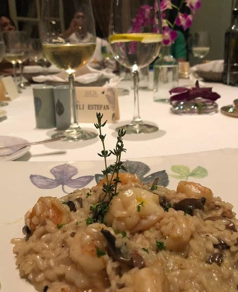El menú tenía varios platillos con mariscos, como este risotto con camarones.