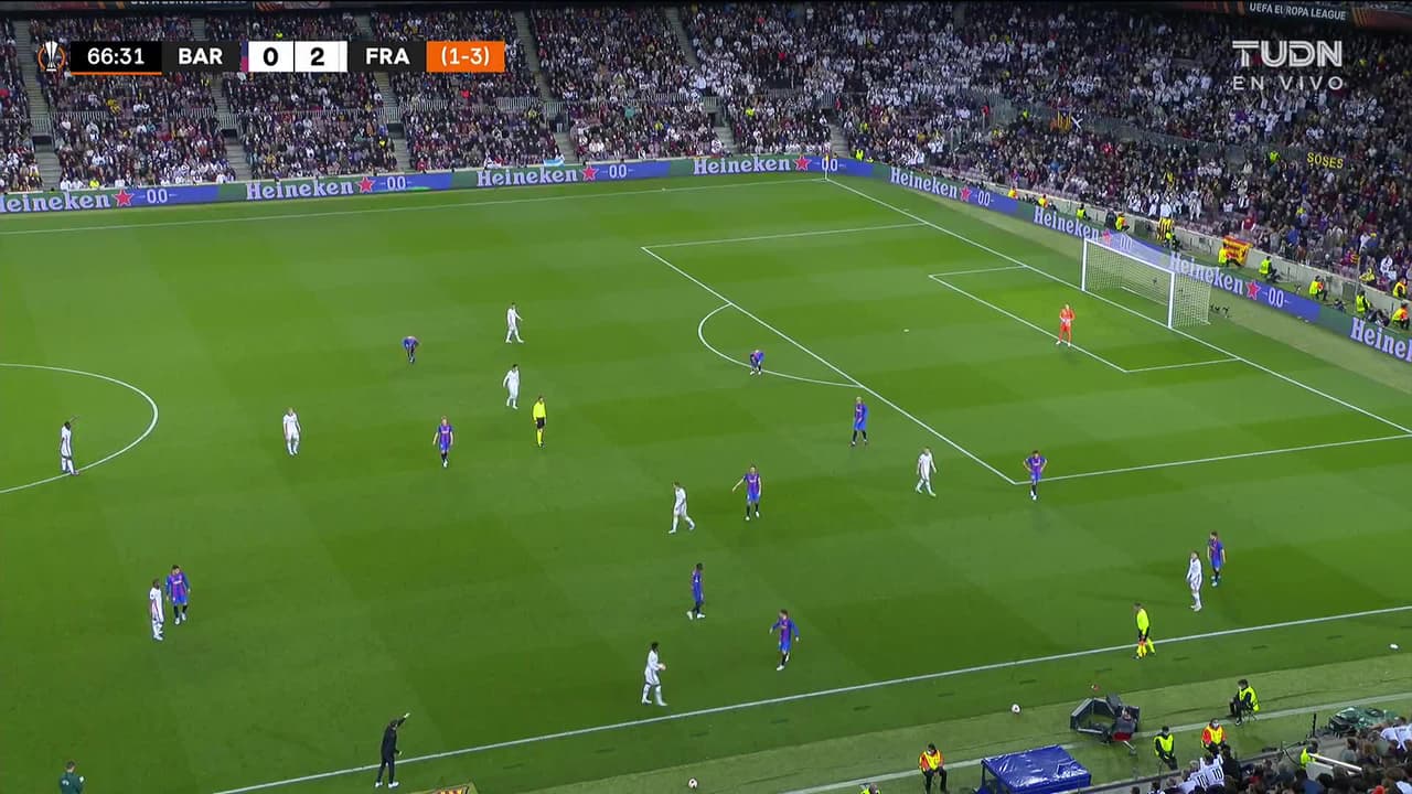 ¡GOL!  anota para Eintracht Frankfurt. Filip Kostic