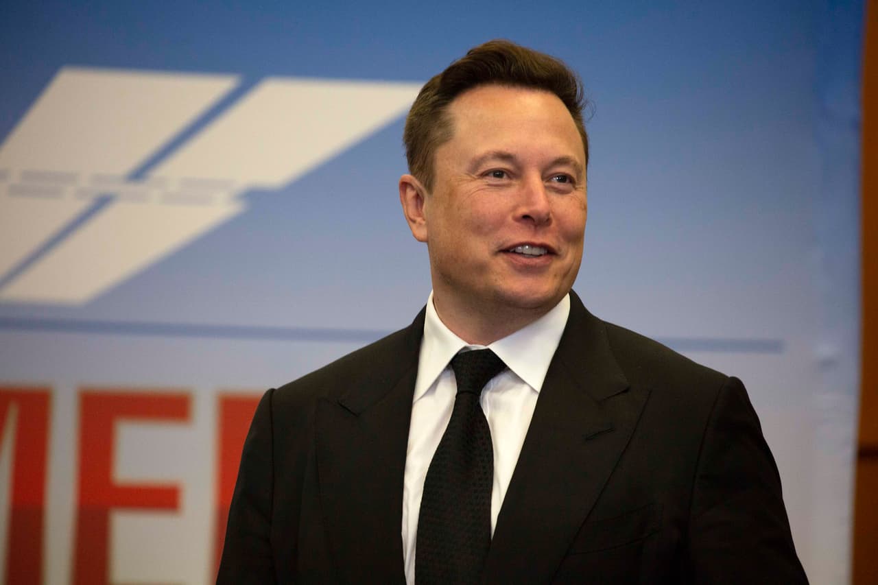 <b>Elon Musk</b>, sudafricano. Fundador de Tesla y SpaceX. Su patrimonio neto total es de 101,000 millones de dólares.
<b>Elon Musk</b>, sudafricano. Fundador de Tesla y SpaceX. Su patrimonio neto total es de 101,000 millones de dólares.