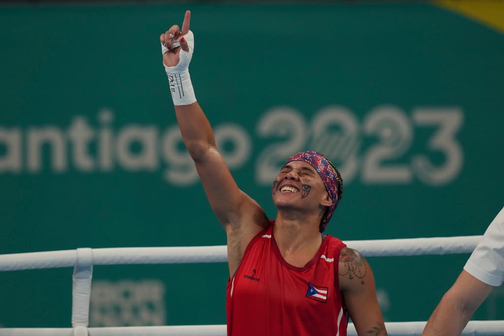 <h2 class="cms-H2-H2">Ashleyann Lozada</h2>
<br>Boxeo, 54kg femenino
<br>
<br>Nació en 1991 y es originaria de Corozal. Es la primera boxeadora en la historia de Puerto Rico en clasificar a unos Juegos Olímpicos. Además es la única atleta, masculina o femenina, de Puerto Rico en lograr victorias consecutivas por medallas de oro en los Juegos Centroamericanos y del Caribe de 2018 y en los Juegos Centroamericanos y del Caribe de 2023.
<br>
<br>
<h3 class="cms-H3-H3">¿Cuándo será su participación?</h3>
<br>Martes 30 de julio.