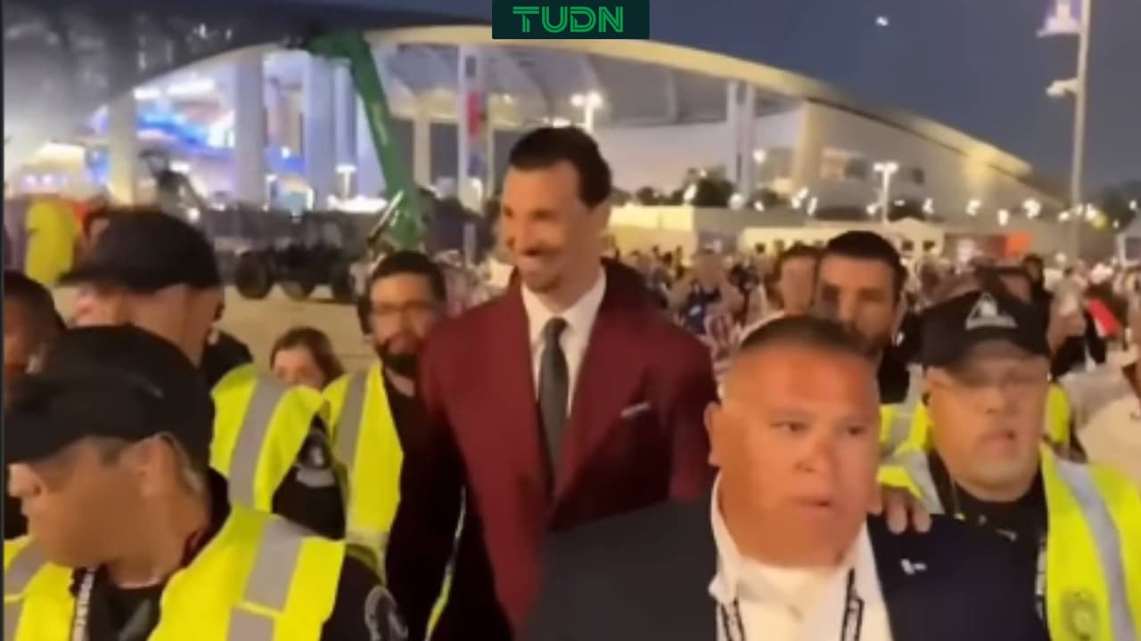 Zlatan Ibrahimovic fue sorprendido por euforia e ingenio de un aficionado de México