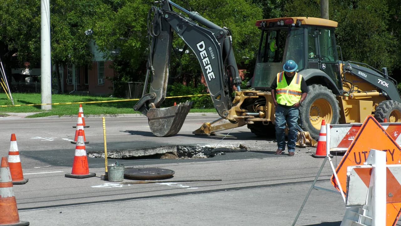 Se forma enorme socavón en Pleasant Grove; hay cierre de calles 