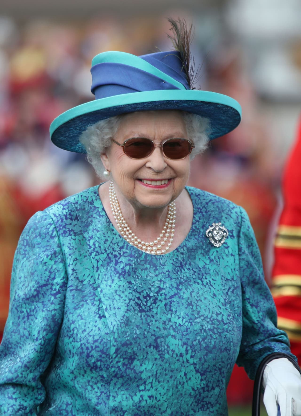 <b><a href="https://www.royalcollection.org.uk/visit/the-state-rooms-buckingham-palace">El palacio de Buckingham </a></b>informó este viernes que 
<b>la reina Isabel II </b>fue sometida a una operación para combatir las cataratas en un ojo, un procedimiento "breve", que superó con "éxito".