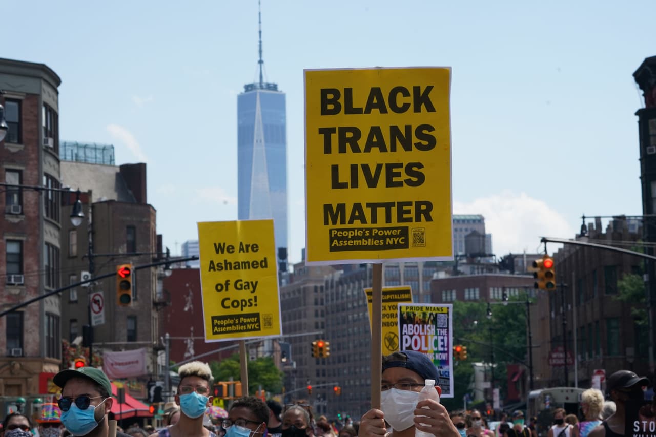 "[Queremos] que haya corte de presupuesto para los cuerpos policiales," dijo Jonathan Mateus, un manifestante. 
<br>