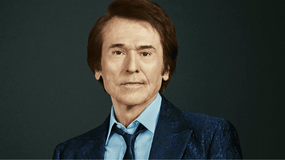 <h2 class="cms-H2-H2">Raphael, Premio Lo Nuestro a la Excelencia 2020</h2>
<br>El Premio Lo Nuestro a la Excelencia
<b> </b>entregado en el año 2020 fue para el cantante español 
<b>Raphael</b>. Por primera vez, Raphael estuvo en la ceremonia y además de subir por su reconocimiento intepretó un medley con dos figuras de la música.