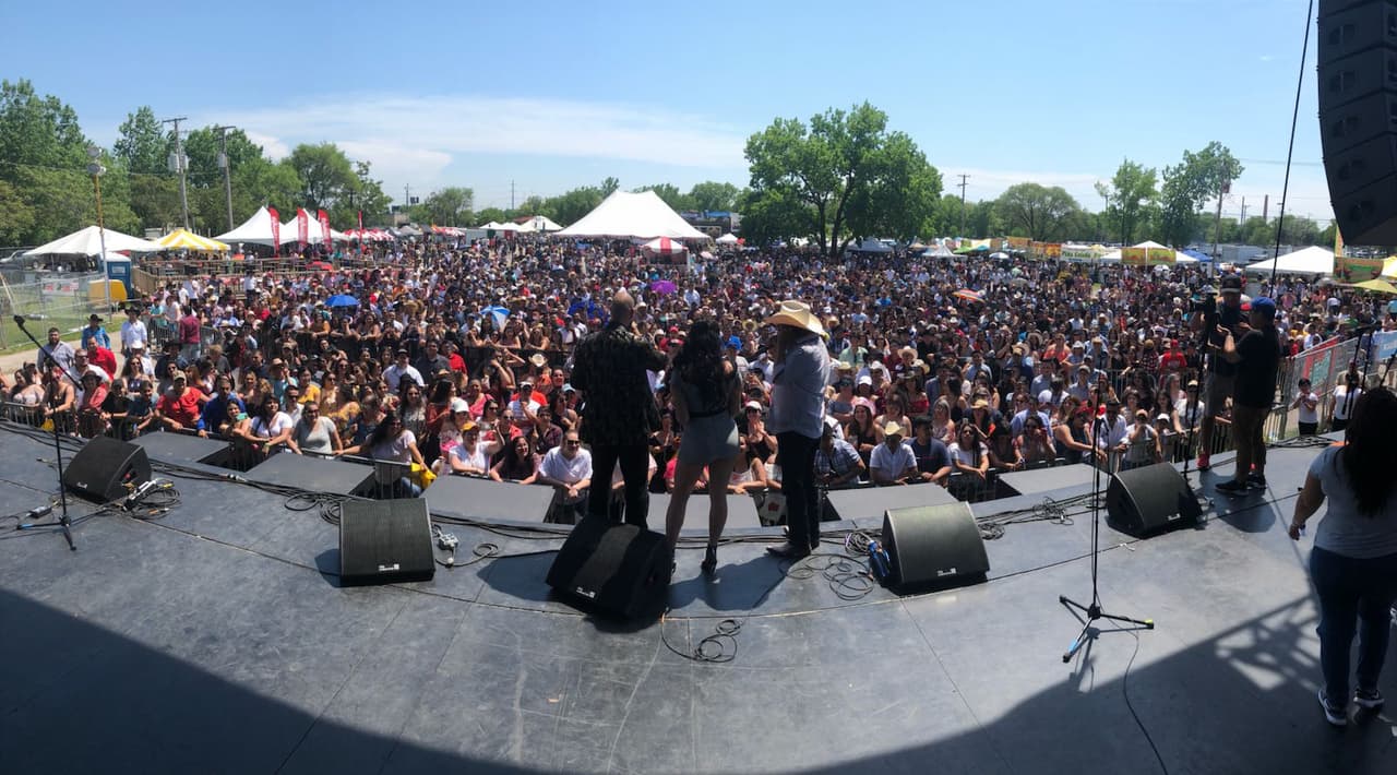 La gente respondió masivamente a la invitación y disfrutó como cada año del festival en Plaza Garibaldi.
