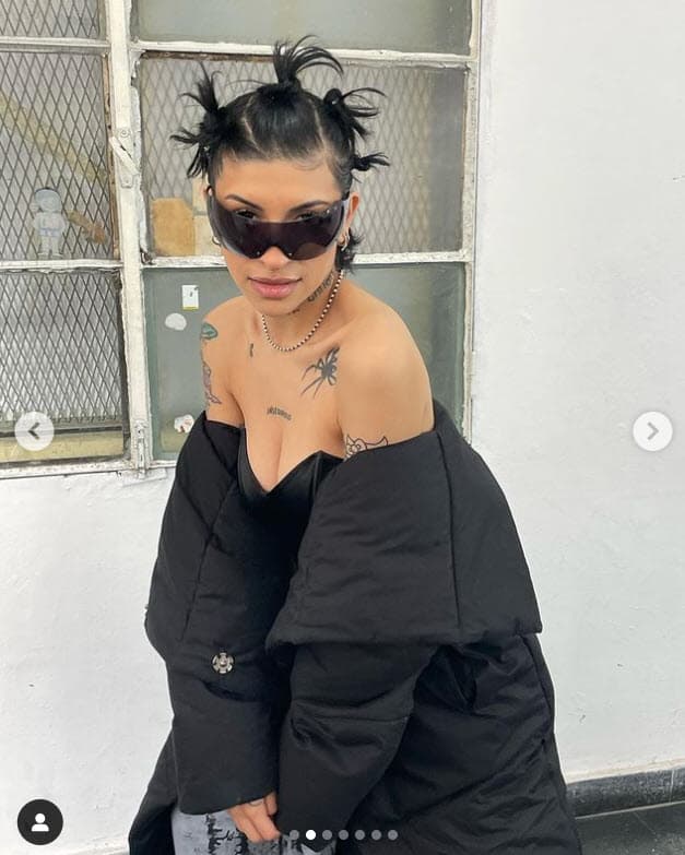 Su nombre completo es Julieta Cazzuchelli y
<b>tiene 28 años</b>, es decir, es 5 años mayor que el cantante mexicano.
<br>