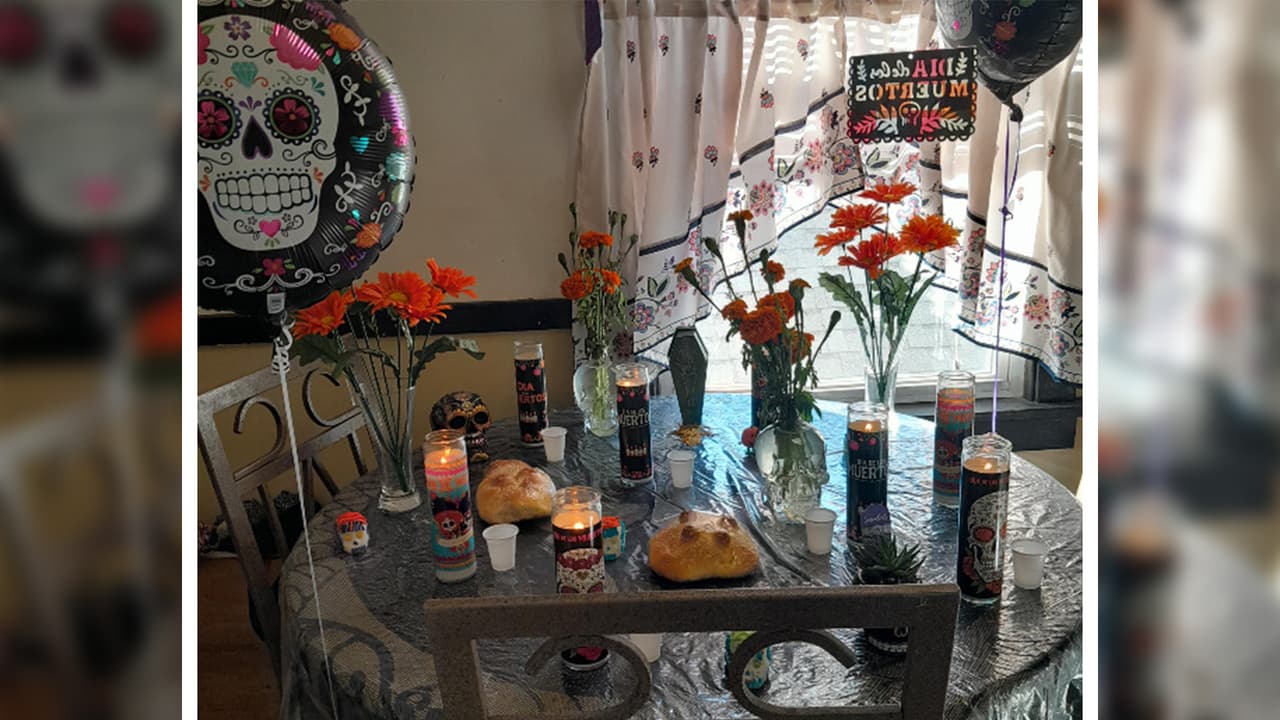 Las ofrendas son parte importante de la cultura mexicana, como asegura Margarita Baltazar, quien nbos comparte fotos de la ofrenda que montó en su casa.