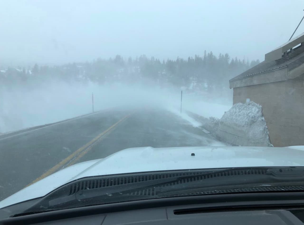 Se registran vientos de hasta 200 millas por hora en la Sierra Nevada de California
