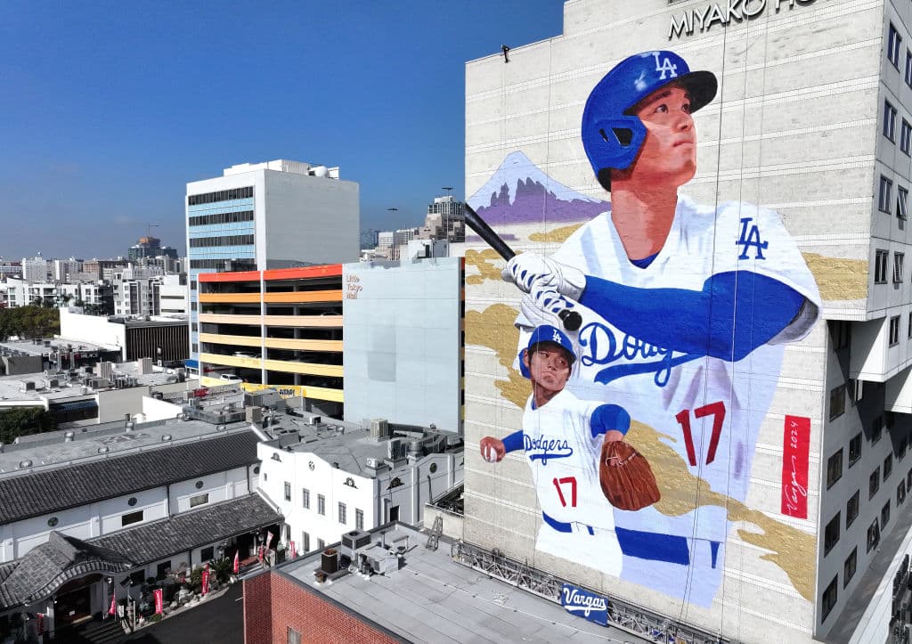 El artista Robert Vargas bautizó esta obra como
<b>'LA Rising'</b>.