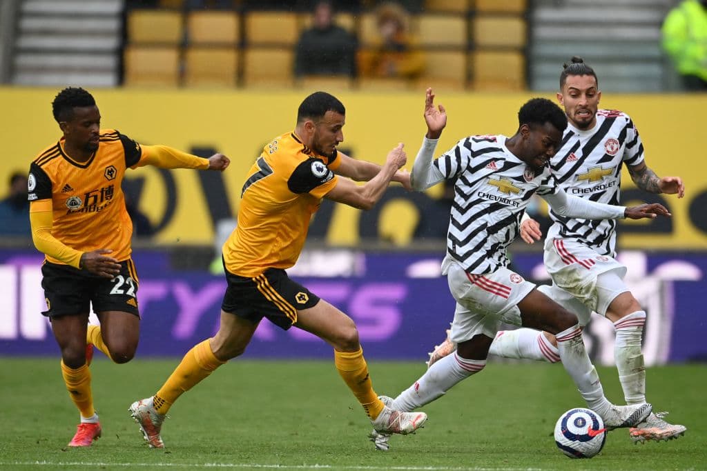 Wolverhampton sufre un descalabro ante el Manchester United 1-2 y así termina Nuno su estadía con los Wolves. Juan Mata y Anthony Elanga le dieron la victoria a los Red Devils, Nélson Semedo hizo el único tanto de los 'Lobos'. El mexicano Raúl Jiménez participó en el calentamiento del equipo.