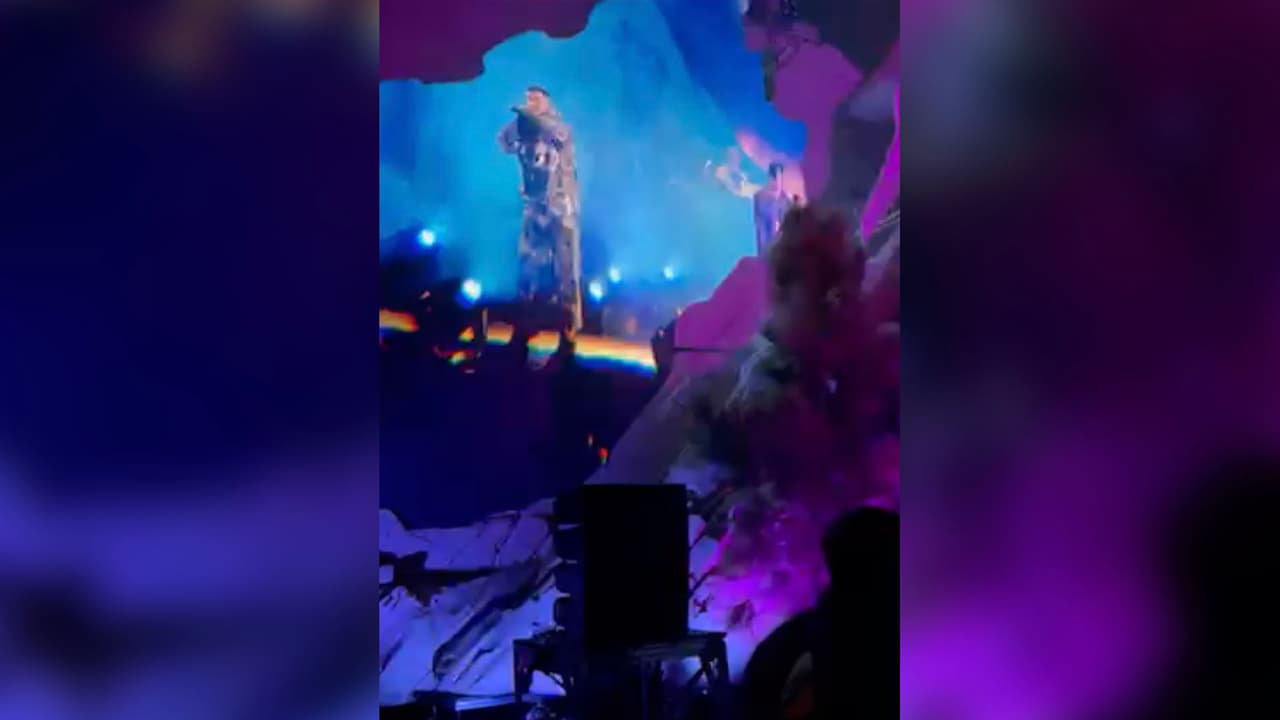 El joven hispano manifestó que llegó un momento en que no había manera de poder salir de entre la multitud.