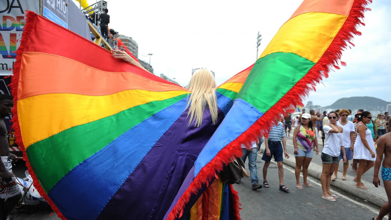 ¿Cuál es la diferencia entre una persona transgénero y un travesti? Aclaramos tus dudas en el mes del orgullo LGBTQ+