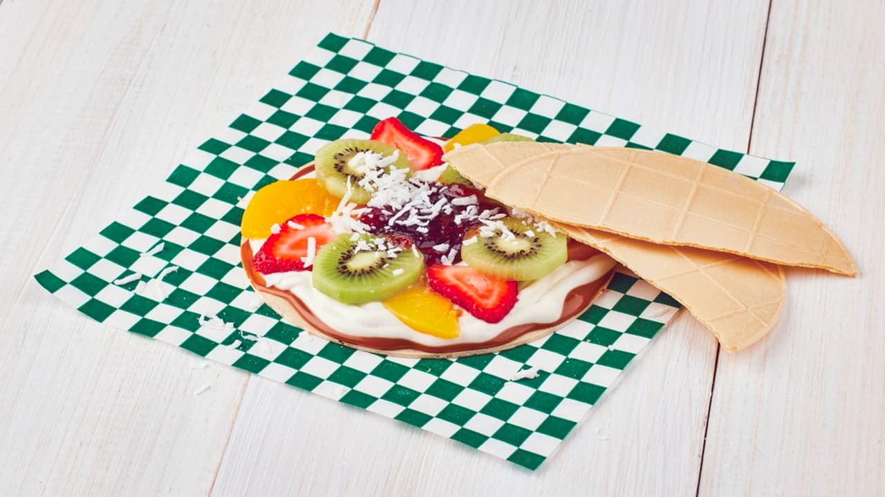 <b>Sweet Encanto </b>de Tony y Terry Bednar: Las obleas y el dulce de leche se encuentran en este rico postre, cubierto con mermelada de frambuesa. 
<b>Promete una rica experiencia con los mejores sabores latinoamericanos</b>.