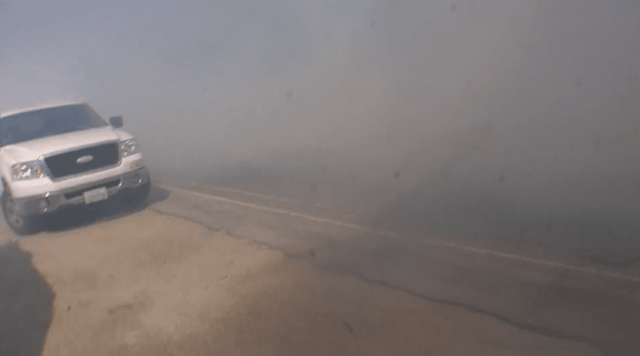 Sin embargo, la visibilidad y la fuerza de los vientos estuvieron en contra de los esfuerzos de las autoridades.