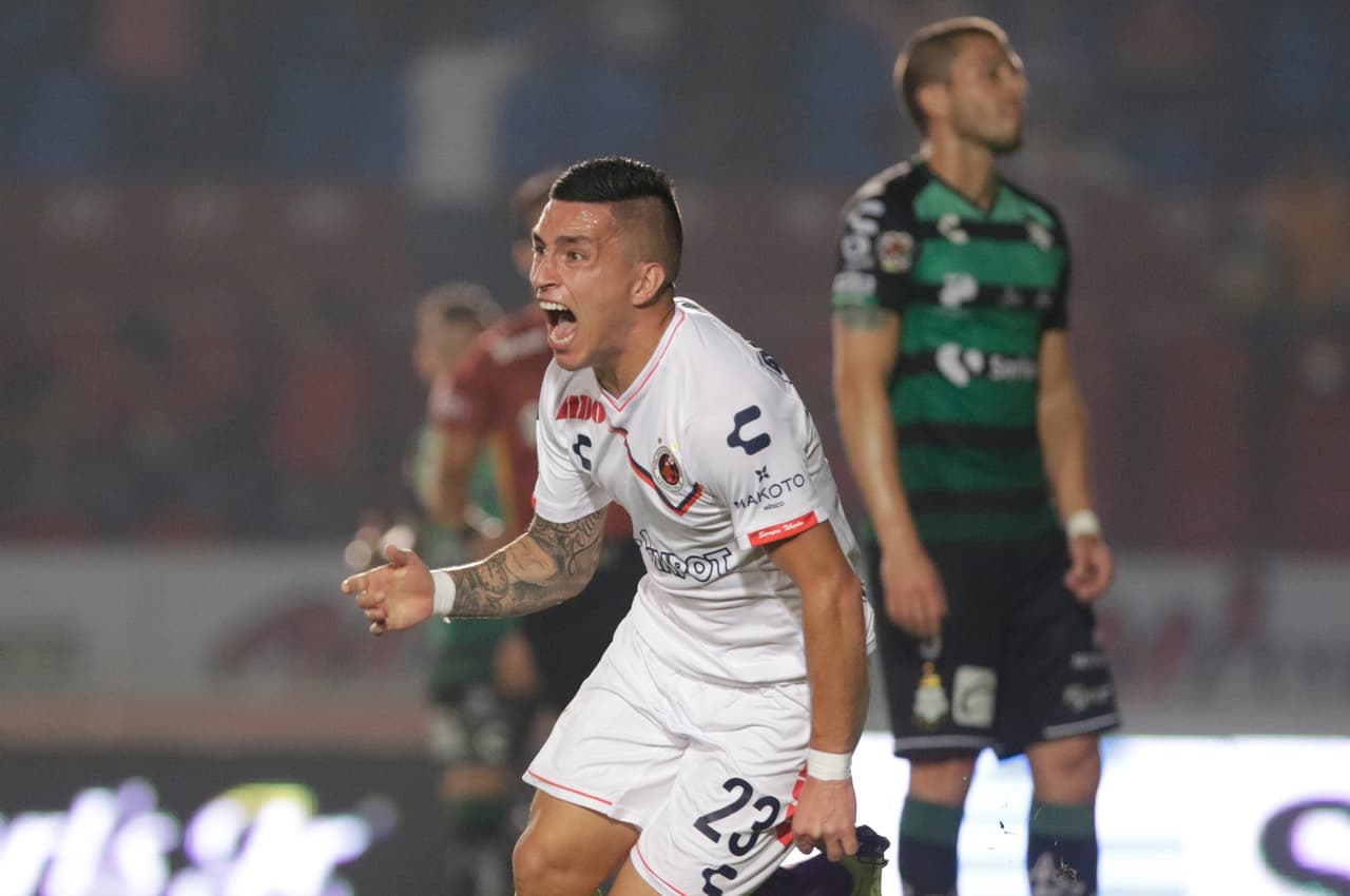 A los nueve minutos se abrió el marcador, Veracruz se fue arriba 1-0 gracias al chileno Bryan Carrasco.
