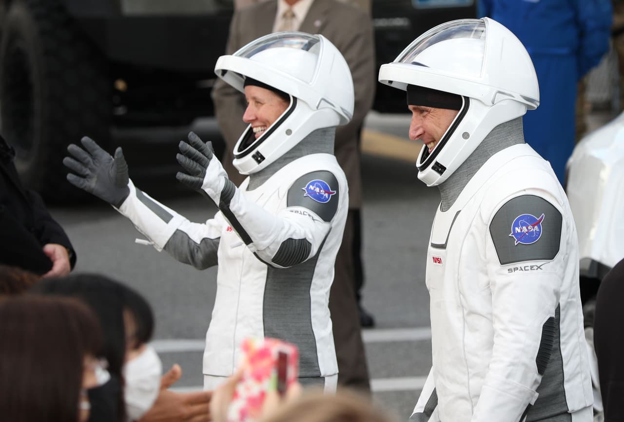Los 4 astronautas comieron una hora antes del vuelo y pidieron hamburguesa, bistec, chuletas de cordero, dijo una vocera de la NASA.