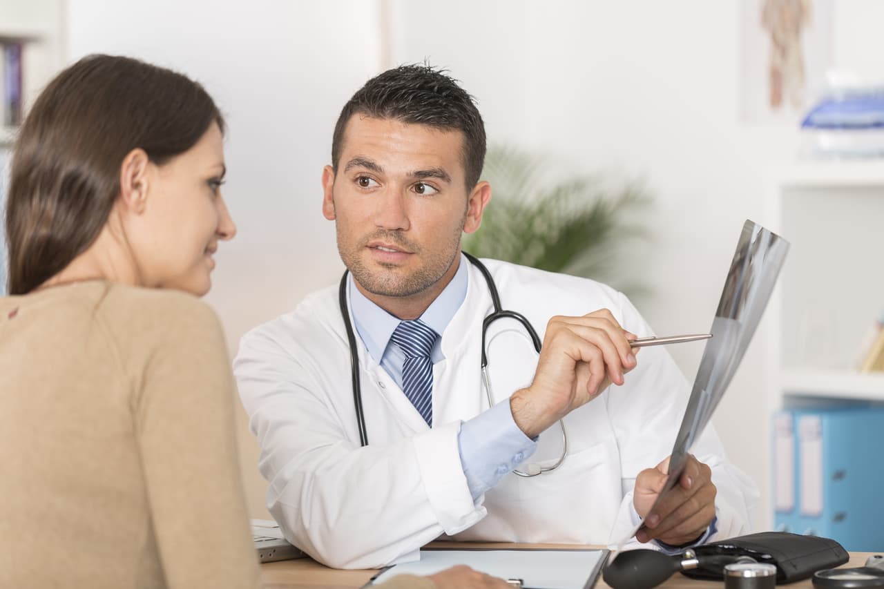 El amor para ti se presenta en lugares insólitos, puede ser un hospital, una clínica, un centro de rehabilitación, una reunión de contenido metafísico, una actividad personal intensa.