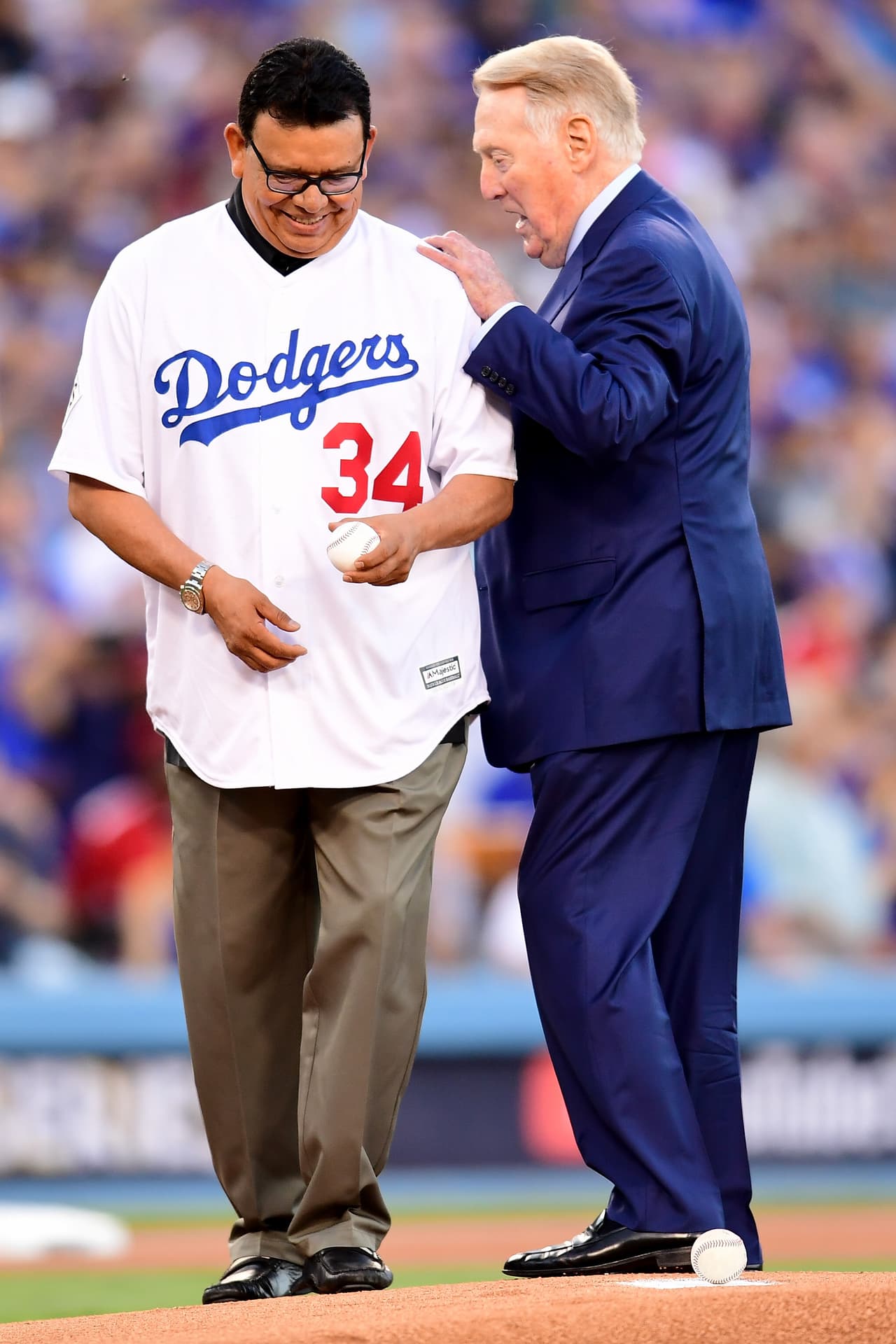 'If you have a sombrero throw it to the sky'. Con estas palabras Vin Scully celebró en 1990 el juego sin hit ni carrera lanzado por Valenzuela.